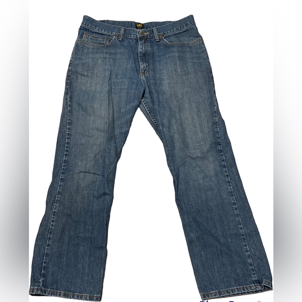 Men’s Lee premium select relaxed fit distressed blue jeans size 36x30 EUC!